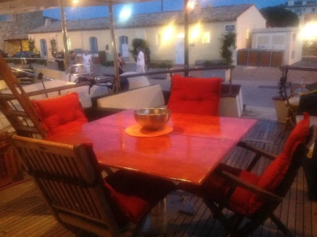 Hotel na wodzie Centaura Yacht Classique Hotel Saint-Tropez Francja